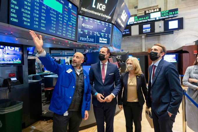 The Crown Prince was given a tour of the New York Stock Exchange, together with the Minister of Trade and Industry, and then attended the panel discussion on financing the green transition. (Photo: Royal Norwegian Consulate General / Pontus Höök) 